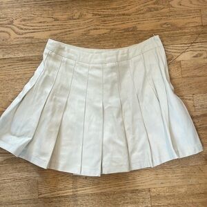 Pleated skirt cream size large